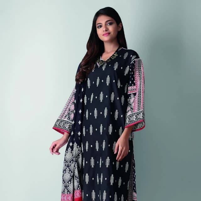 Fabrics 3 Piece Suit

Printed Embroidered Lawn |Top Bottom Dupatta

B21237a