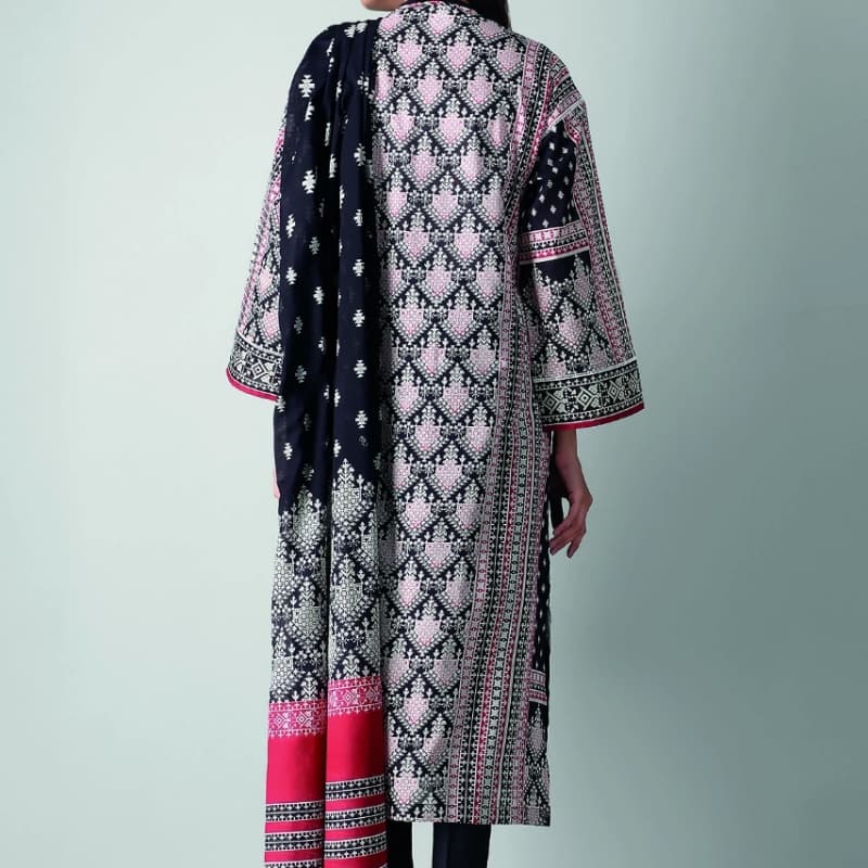 Fabrics 3 Piece Suit

Printed Embroidered Lawn |Top Bottom Dupatta

B21237a