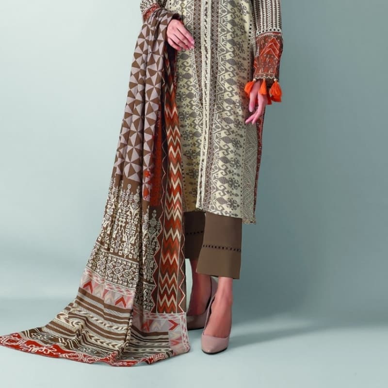 Fabrics 3 Piece Suit

Printed Embroidered Lawn |Top Bottom Dupatta

A21344B
