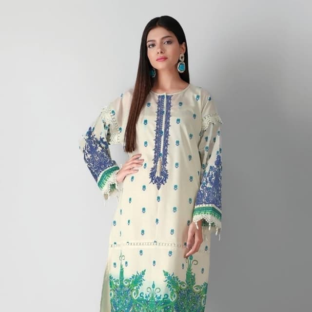 Fabrics 2 Piece

Printed Embroidered Lawn |Top bottom  I21316A