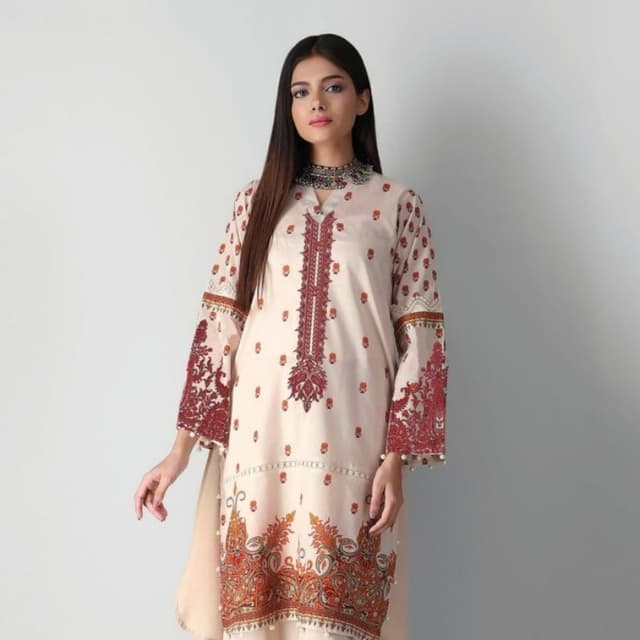 Fabrics 2 Piece

Printed Embroidered Lawn |Tobottom  I21316B