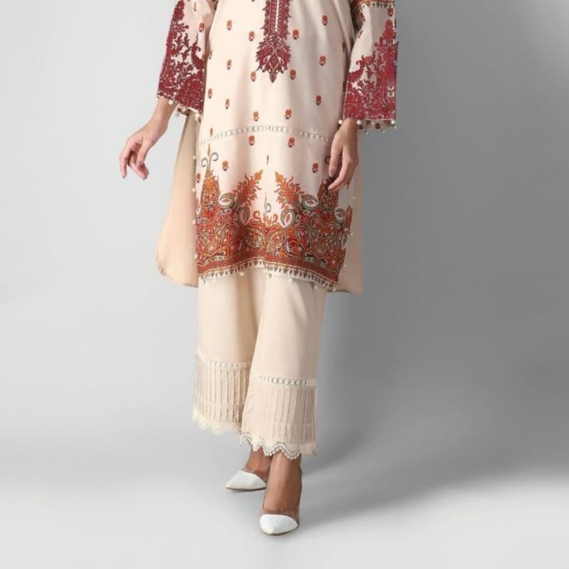 Fabrics 2 Piece

Printed Embroidered Lawn |Tobottom  I21316B