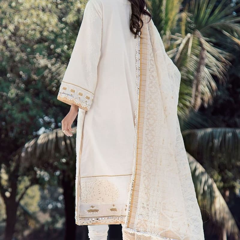 3 Pc Embroidered Lawn Suit With Embroidered Net Dupatta

Product Code: SS-2