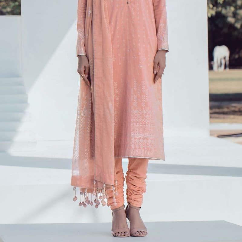 3 Pc Foil Slub Lawn Suit With Foil Chiffon Dupatta

Product Code: SS-16.1-2