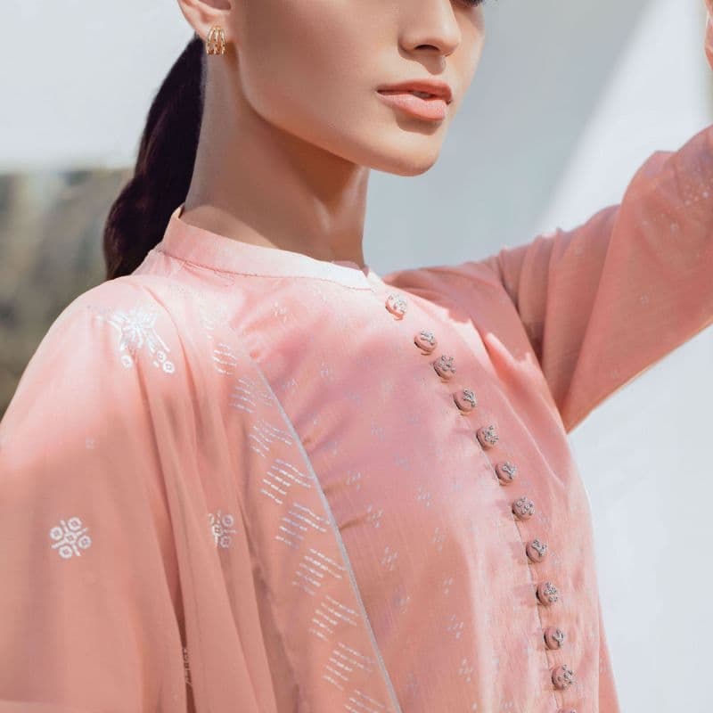 3 Pc Foil Slub Lawn Suit With Foil Chiffon Dupatta

Product Code: SS-16.1-2